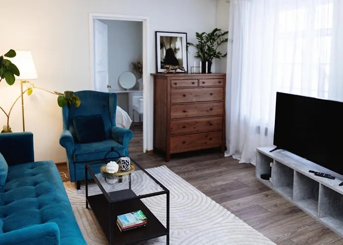 Charming In Old Town! *